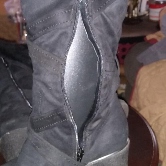 Black Boot - Picture 10 of 12